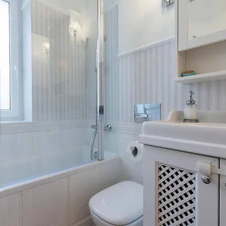 Apartment Elegant Near Old Town - Free Parking *